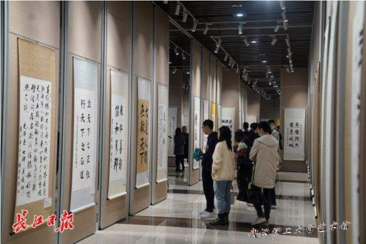 【人民日報】獻禮建黨百年👨🏻‍🚀，139位將軍書畫在武漢摩鑫娱乐學開展